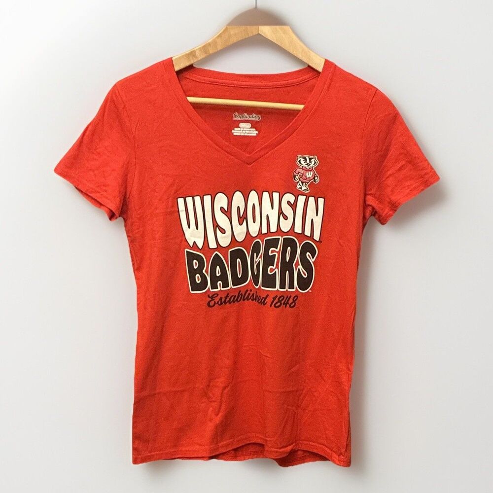 Captivating Wisconsin Badgers Red V-Neck Graphic T-Shirt Shirt Size S